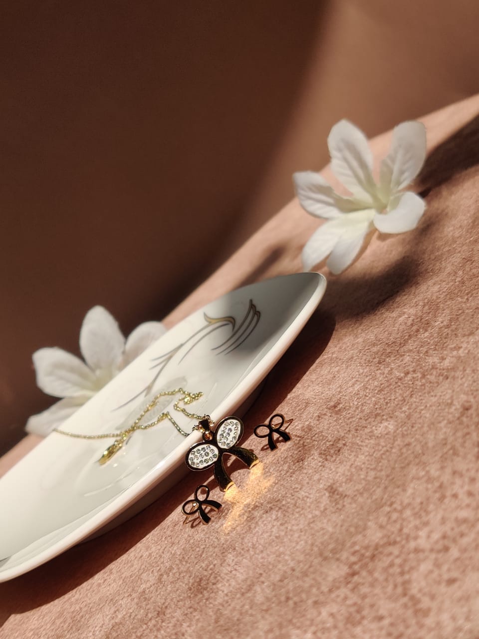 Bow Jewelry Set – STAINLESS STEEL Pendant Necklace & Matching Earrings