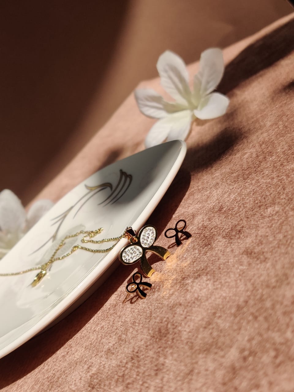 Bow Jewelry Set – STAINLESS STEEL Pendant Necklace & Matching Earrings