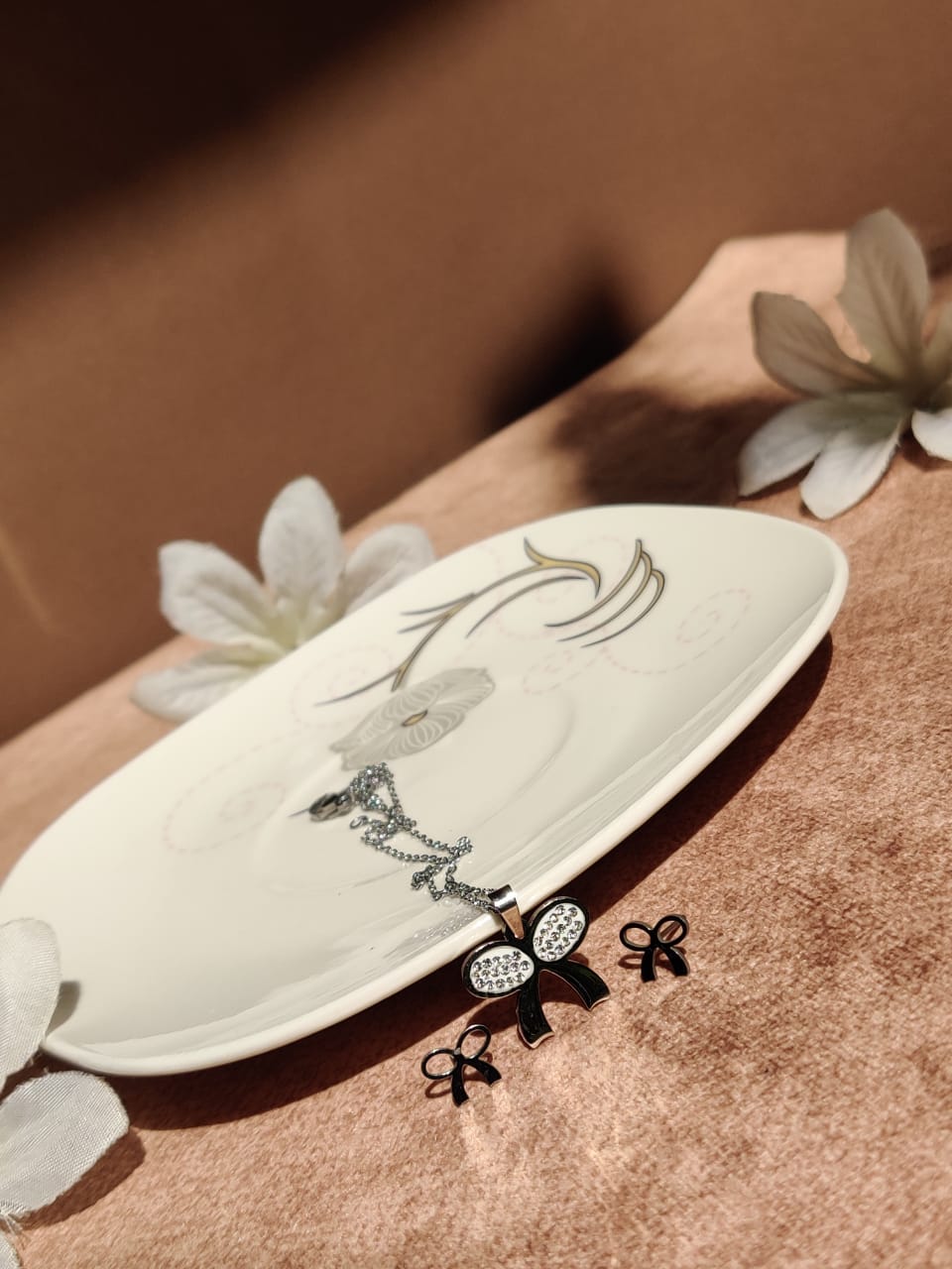 Bow Jewelry Set – STAINLESS STEEL Pendant Necklace & Matching Earrings